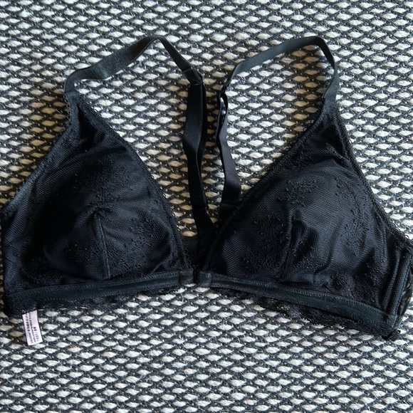 Set of 2 Victoria’s Secret Bralettes - Picture 8 of 13